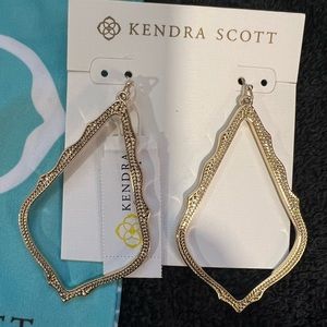 NWT Kendra Scott Sophee earrings in gold